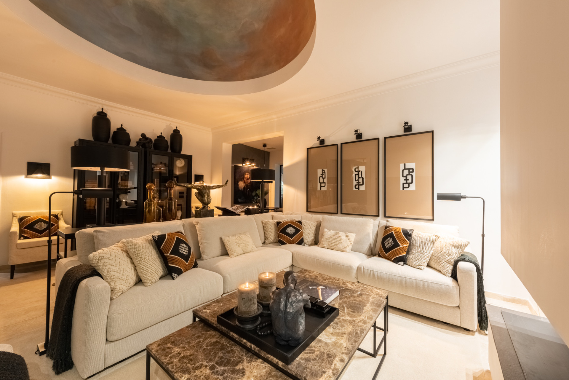 Scandi-style design bungalow in the beachfront Oasis Club on Marbella's Golden Mile. · Photo 44