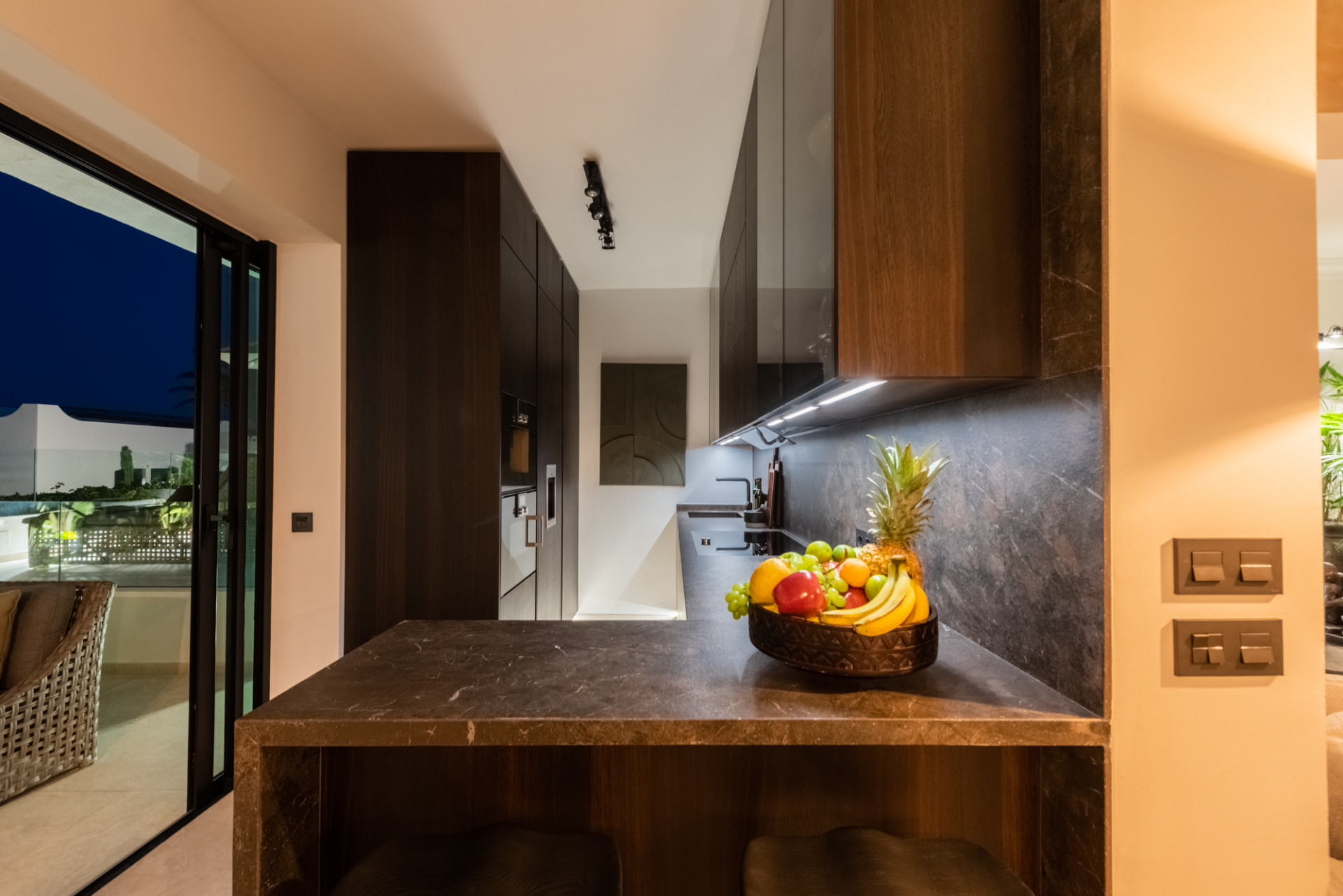 Scandi-style design bungalow in the beachfront Oasis Club on Marbella's Golden Mile. · Photo 49
