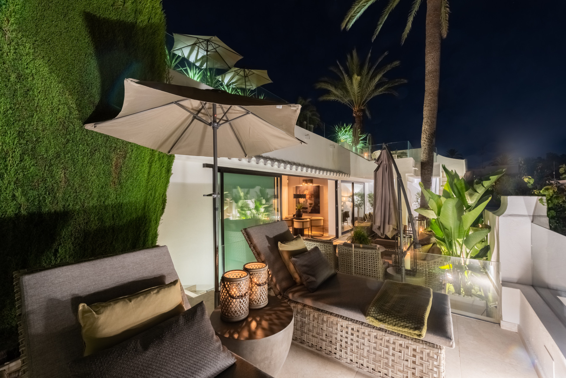 Scandi-style design bungalow in the beachfront Oasis Club on Marbella's Golden Mile. · Photo 54