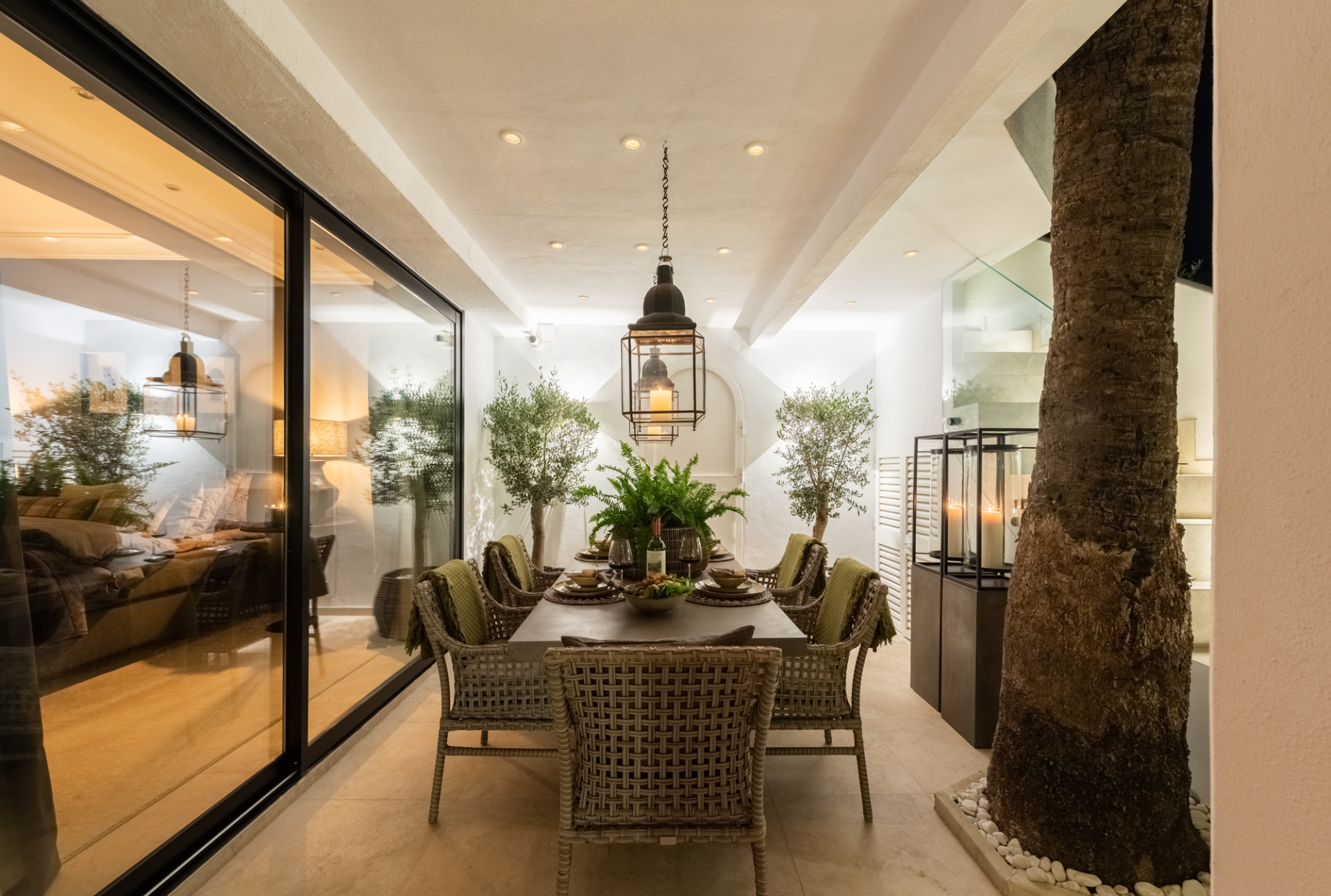 Scandi-style design bungalow in the beachfront Oasis Club on Marbella's Golden Mile. · Photo 55