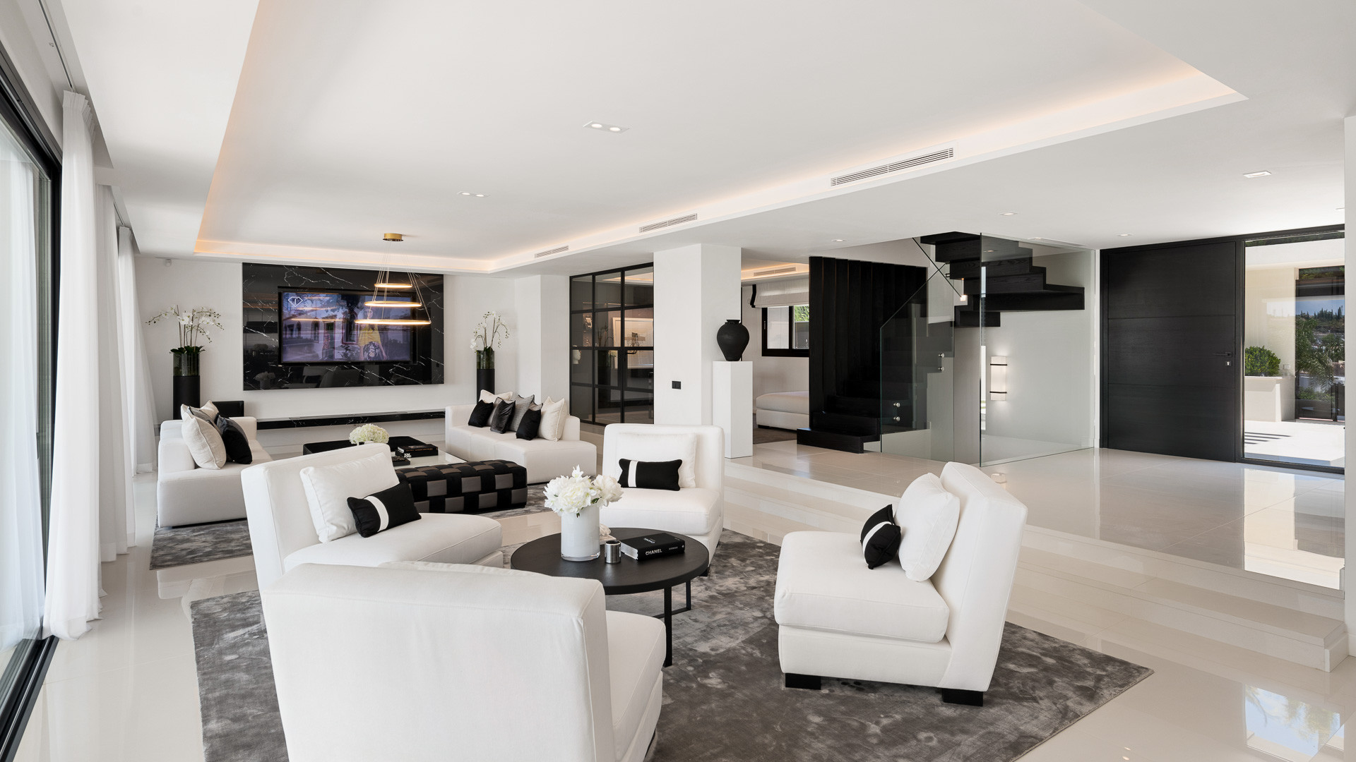 Exceptional villa front line to Los Naranjos Golf · Photo 50