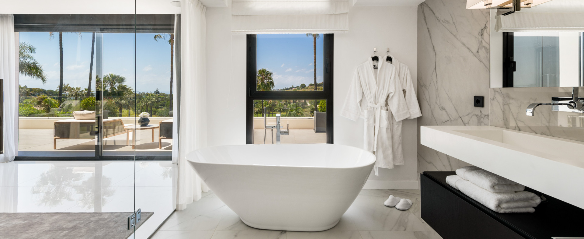 Exceptional villa front line to Los Naranjos Golf · Photo 11
