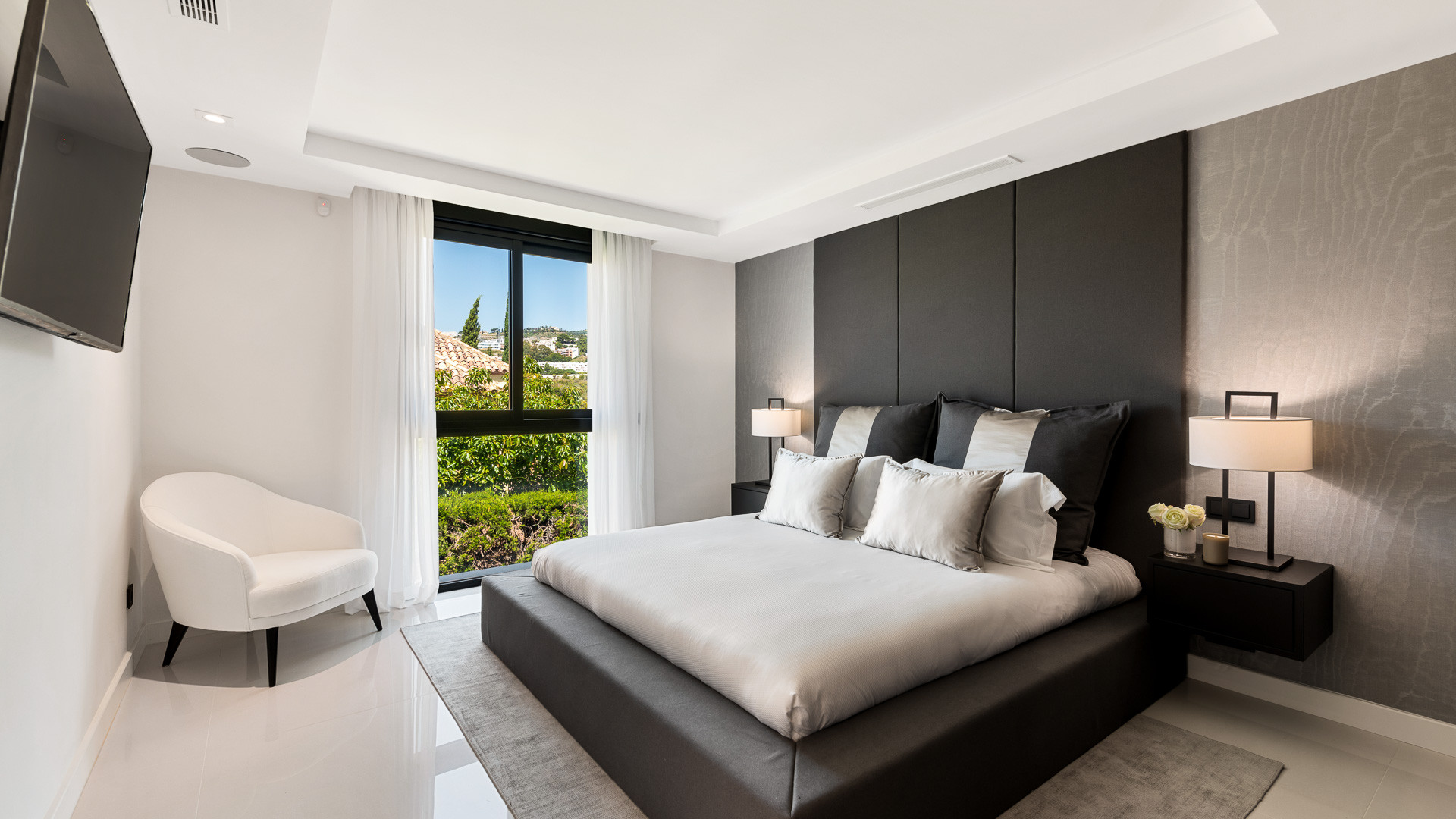 Exceptional villa front line to Los Naranjos Golf · Photo 15