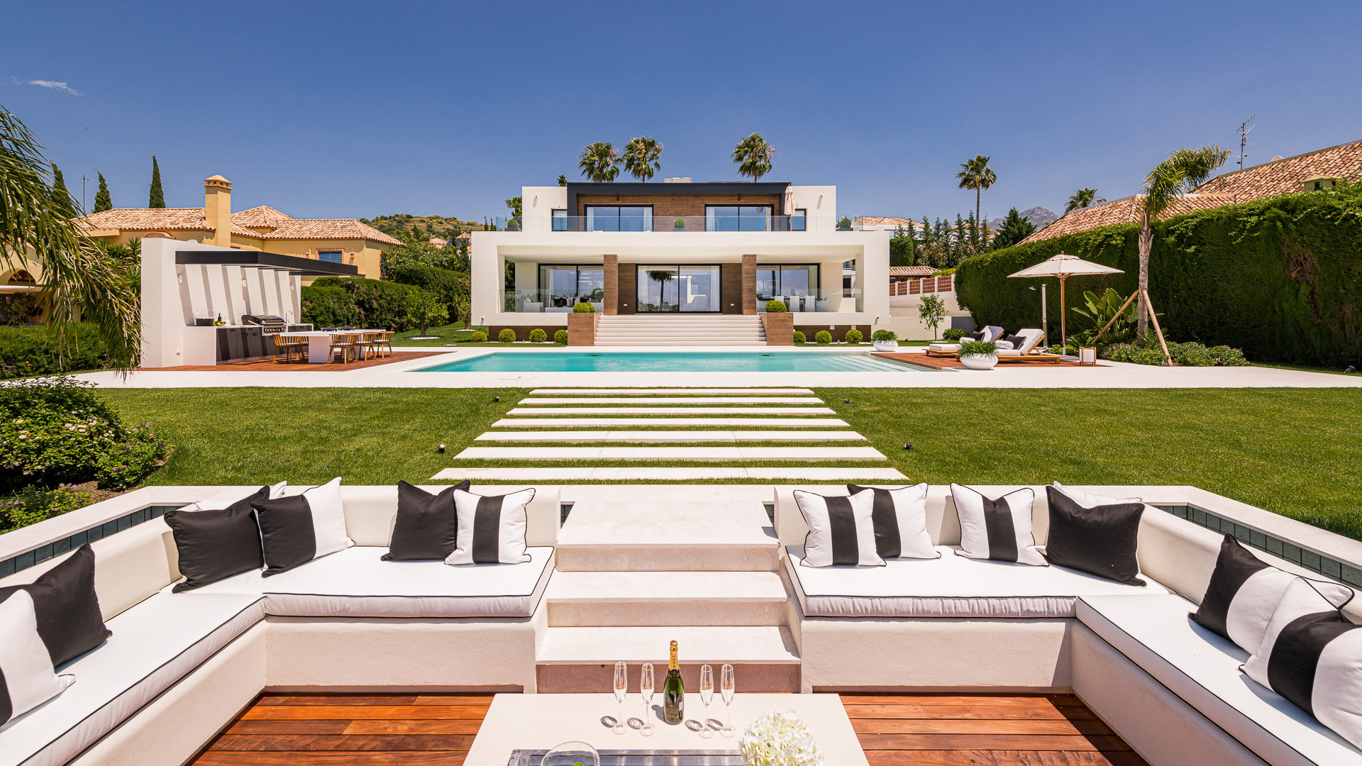 Exceptional villa front line to Los Naranjos Golf · Photo 19