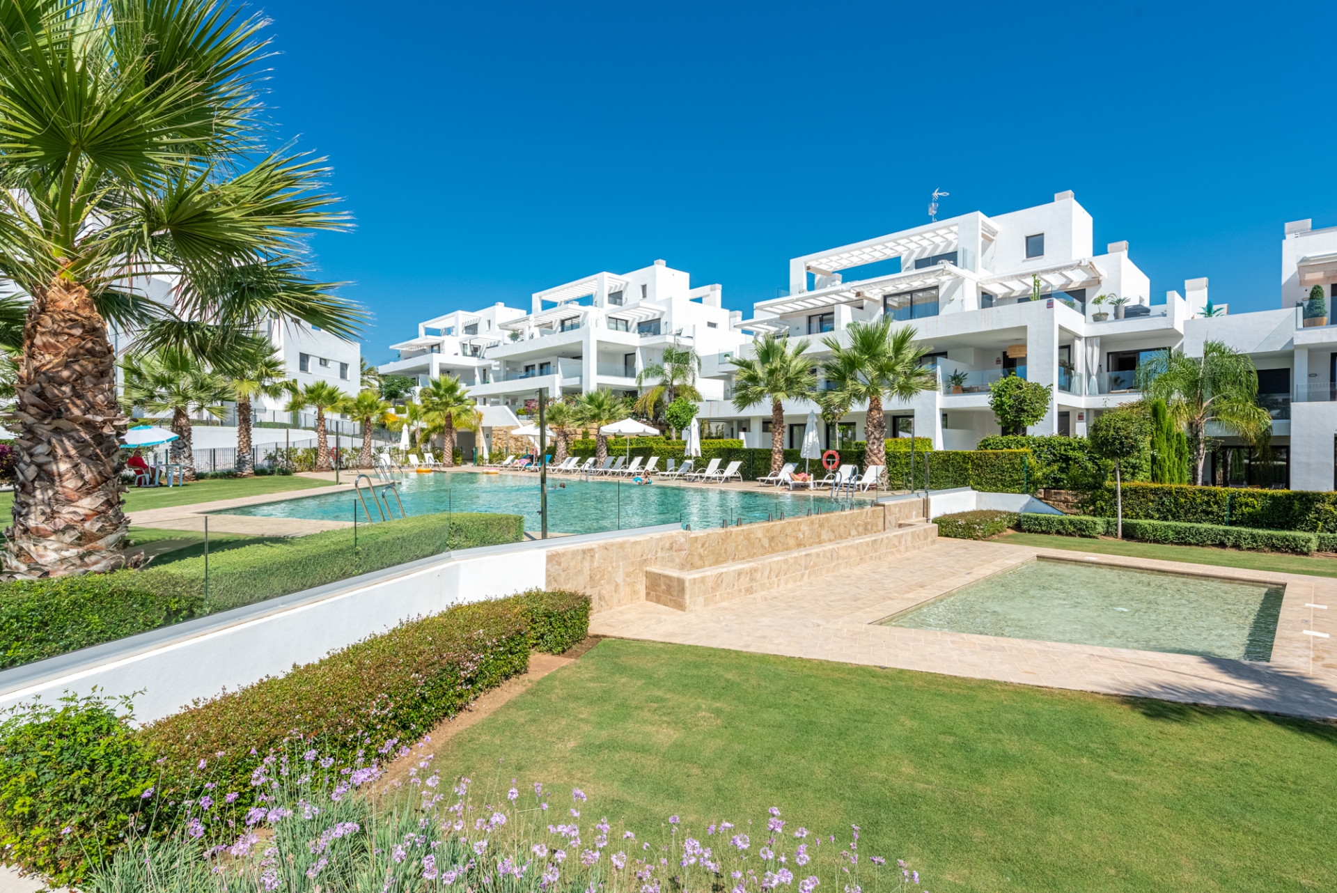 Stylowy i jasny dwupoziomowy penthouse w Cortijo del Golf na New Golden Mile · Zdjęcie 24