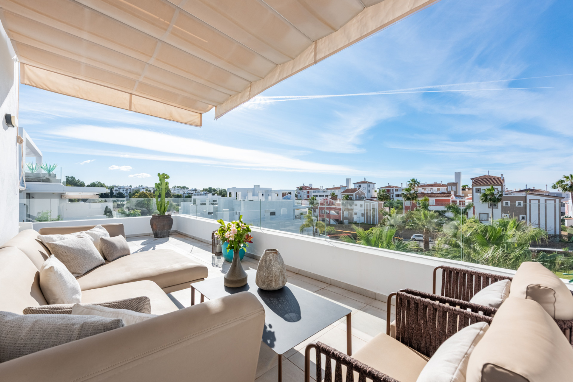 Stylowy i jasny dwupoziomowy penthouse w Cortijo del Golf na New Golden Mile · Zdjęcie 29