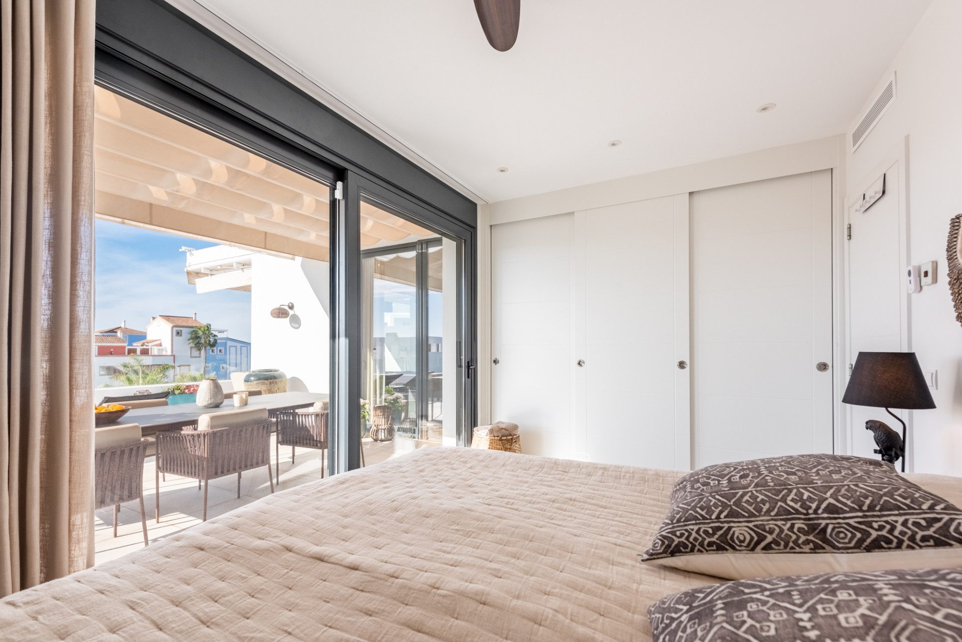 Stylowy i jasny dwupoziomowy penthouse w Cortijo del Golf na New Golden Mile · Zdjęcie 19