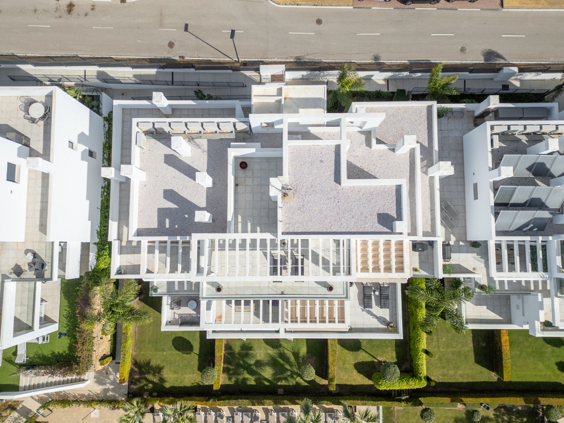 Stylowy i jasny dwupoziomowy penthouse w Cortijo del Golf na New Golden Mile · Zdjęcie 40