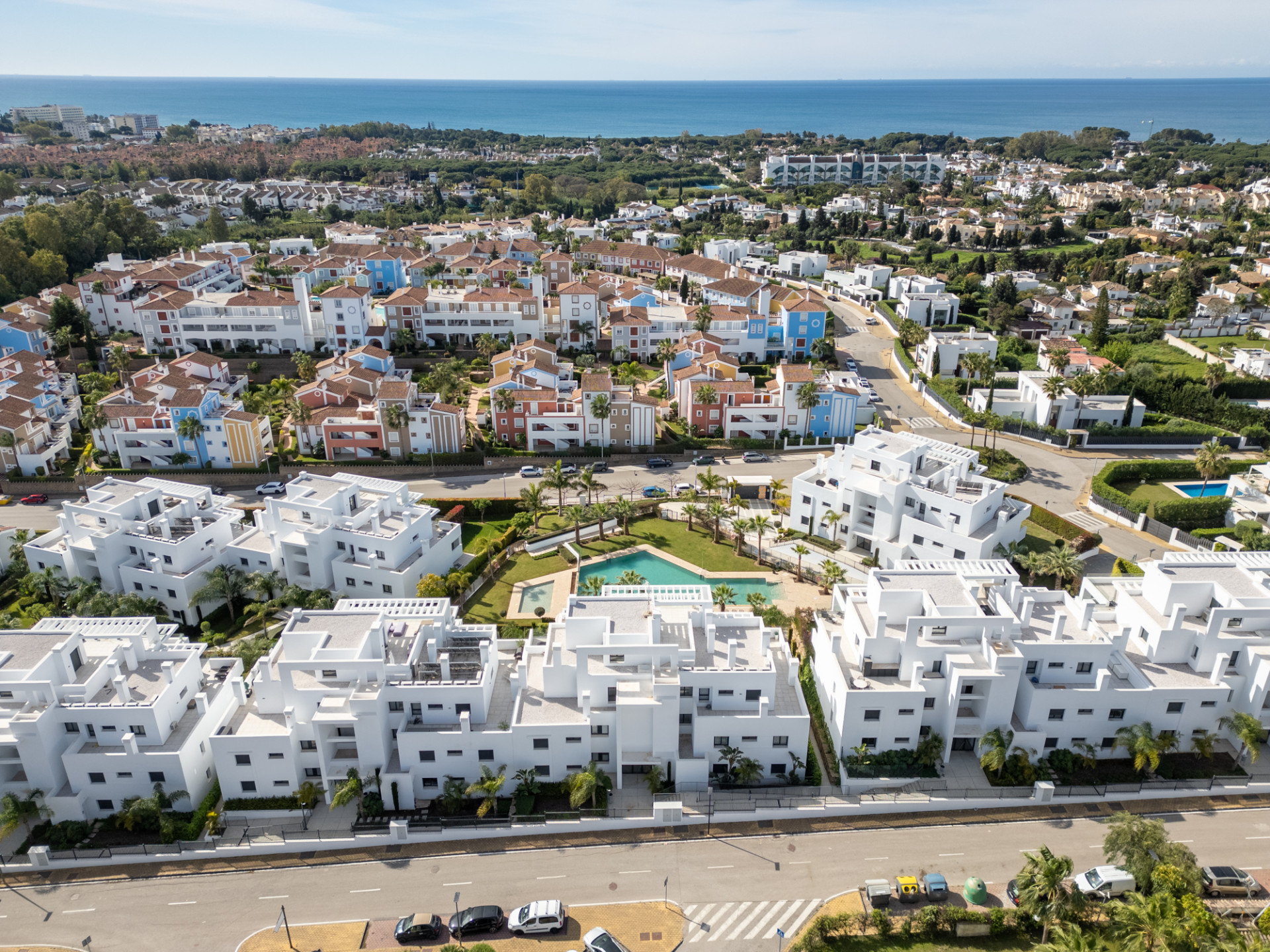 Stylowy i jasny dwupoziomowy penthouse w Cortijo del Golf na New Golden Mile · Zdjęcie 38