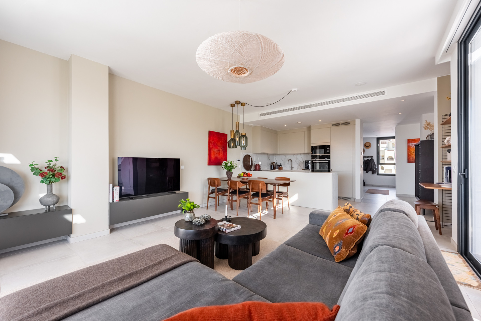 Stylowy i jasny dwupoziomowy penthouse w Cortijo del Golf na New Golden Mile · Zdjęcie 9