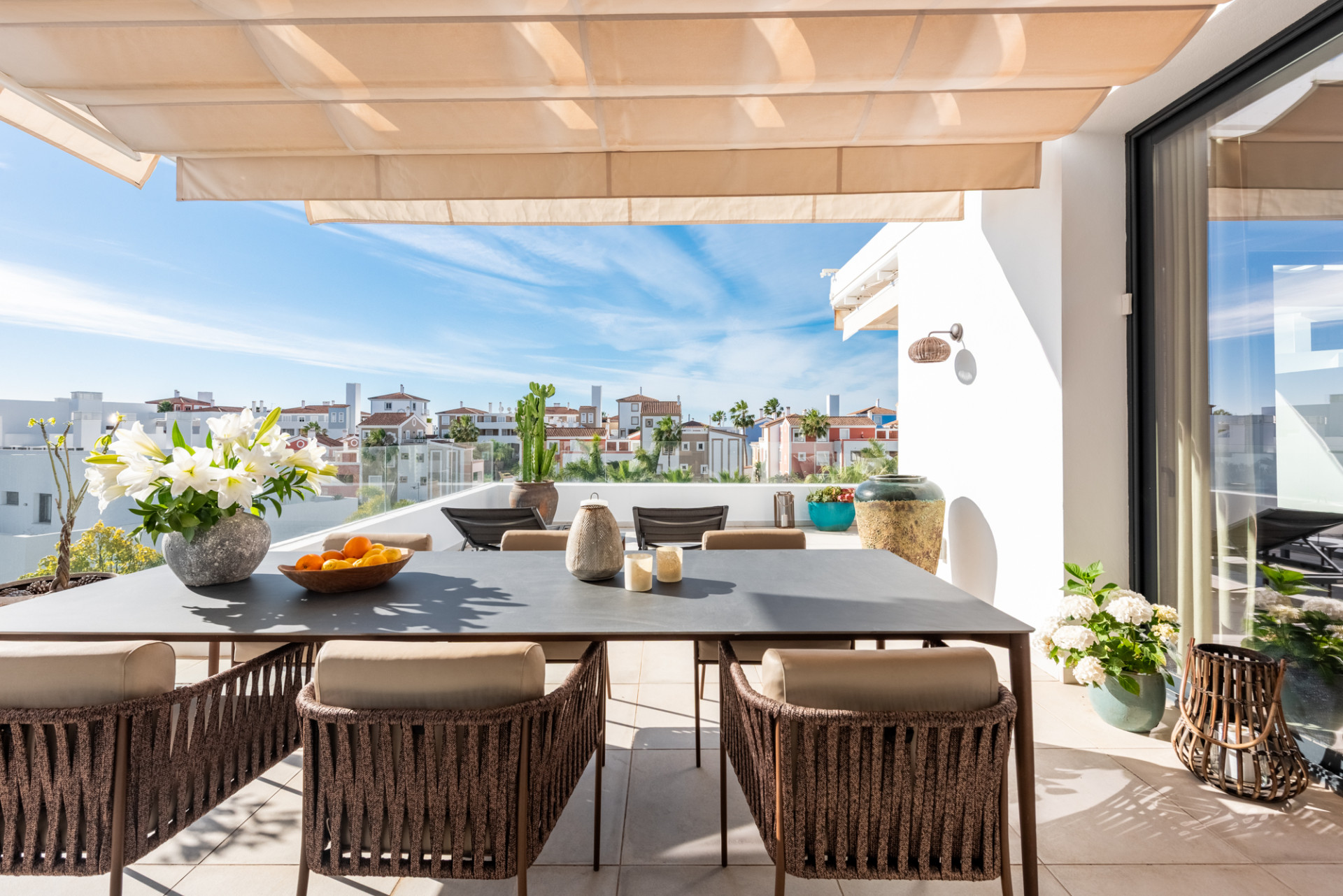 Stylowy i jasny dwupoziomowy penthouse w Cortijo del Golf na New Golden Mile · Zdjęcie 13