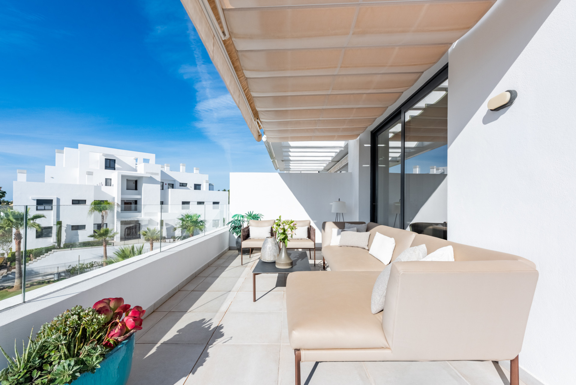 Stylowy i jasny dwupoziomowy penthouse w Cortijo del Golf na New Golden Mile · Zdjęcie 26