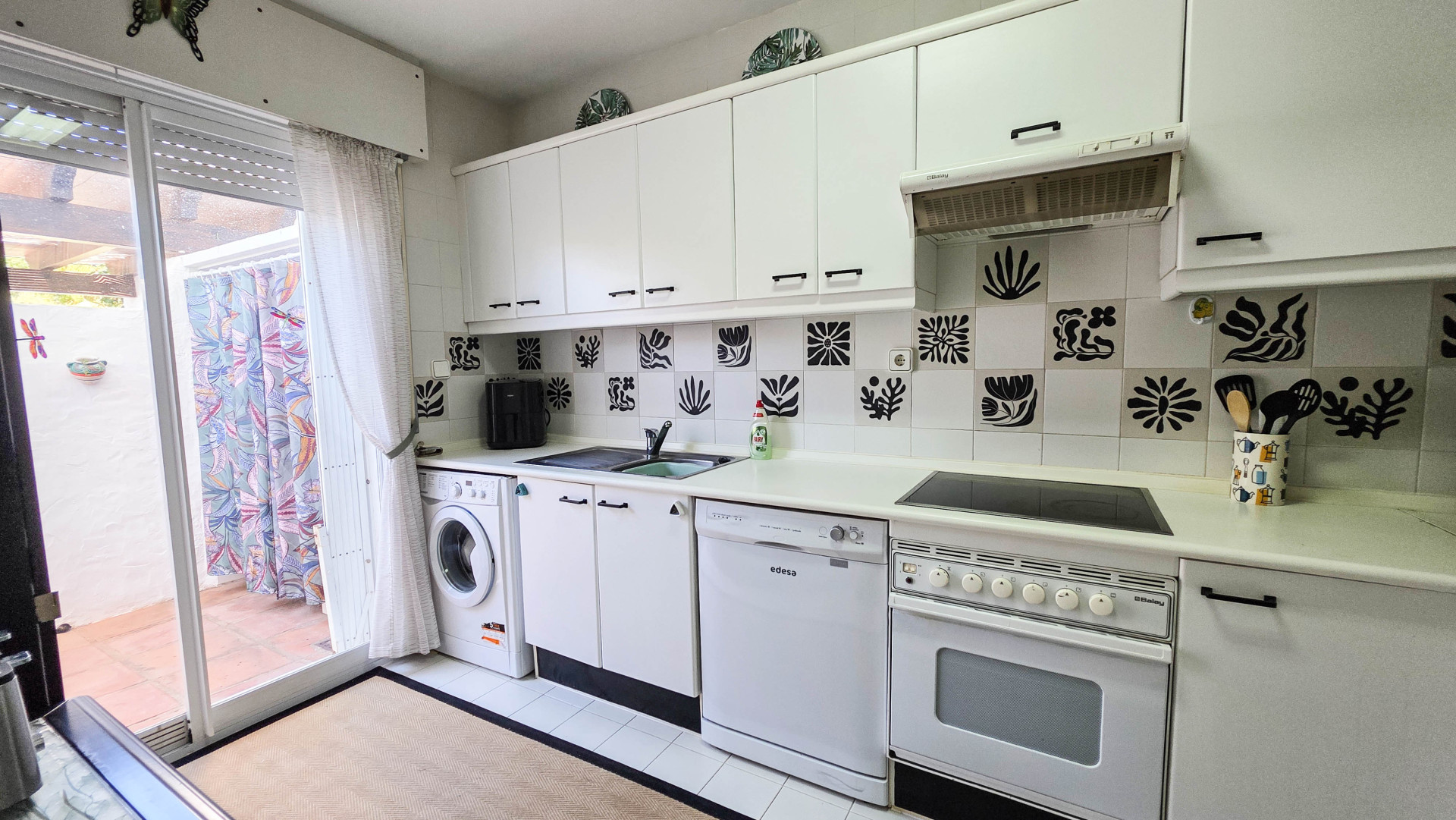 Townhouse with Breathtaking Panoramic Sea and Mountain Views in Las Brisas, La Duquesa · Photo 19