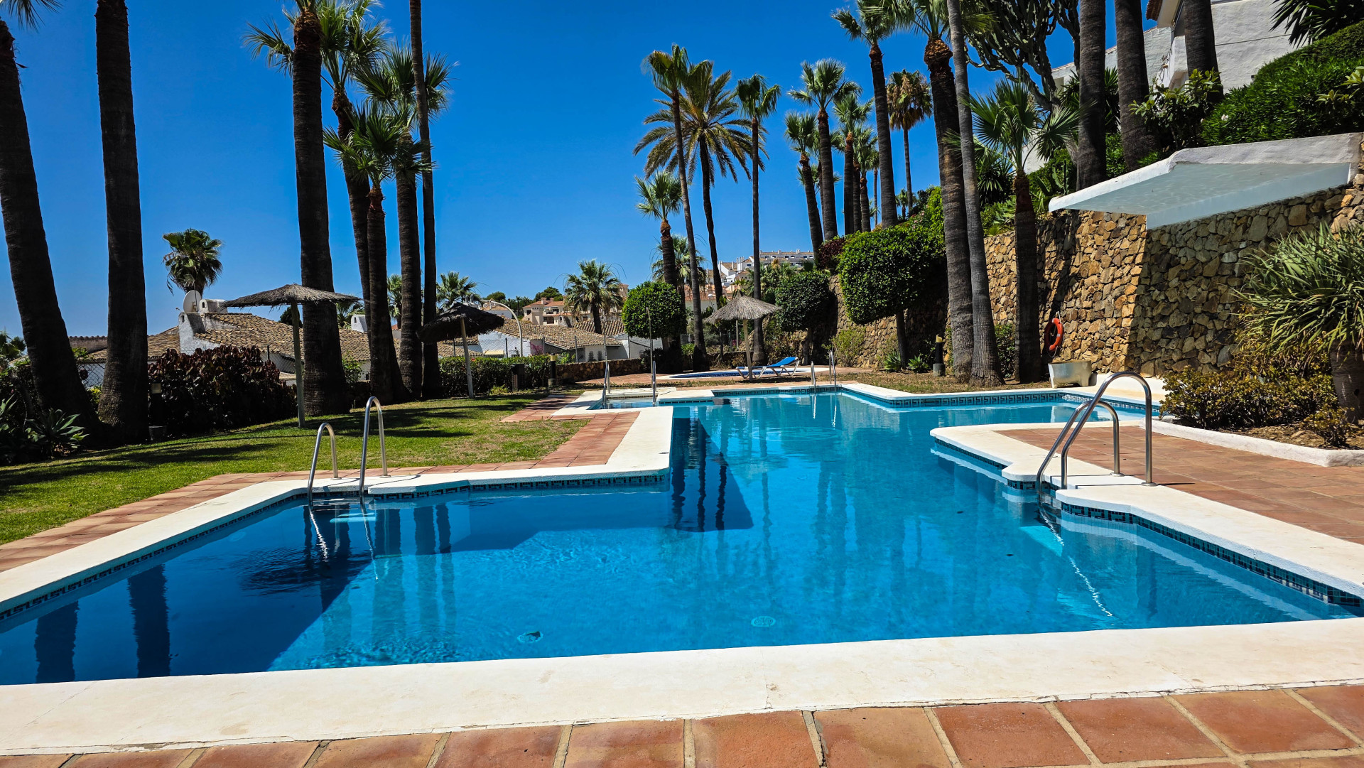 Townhouse with Breathtaking Panoramic Sea and Mountain Views in Las Brisas, La Duquesa · Photo 9