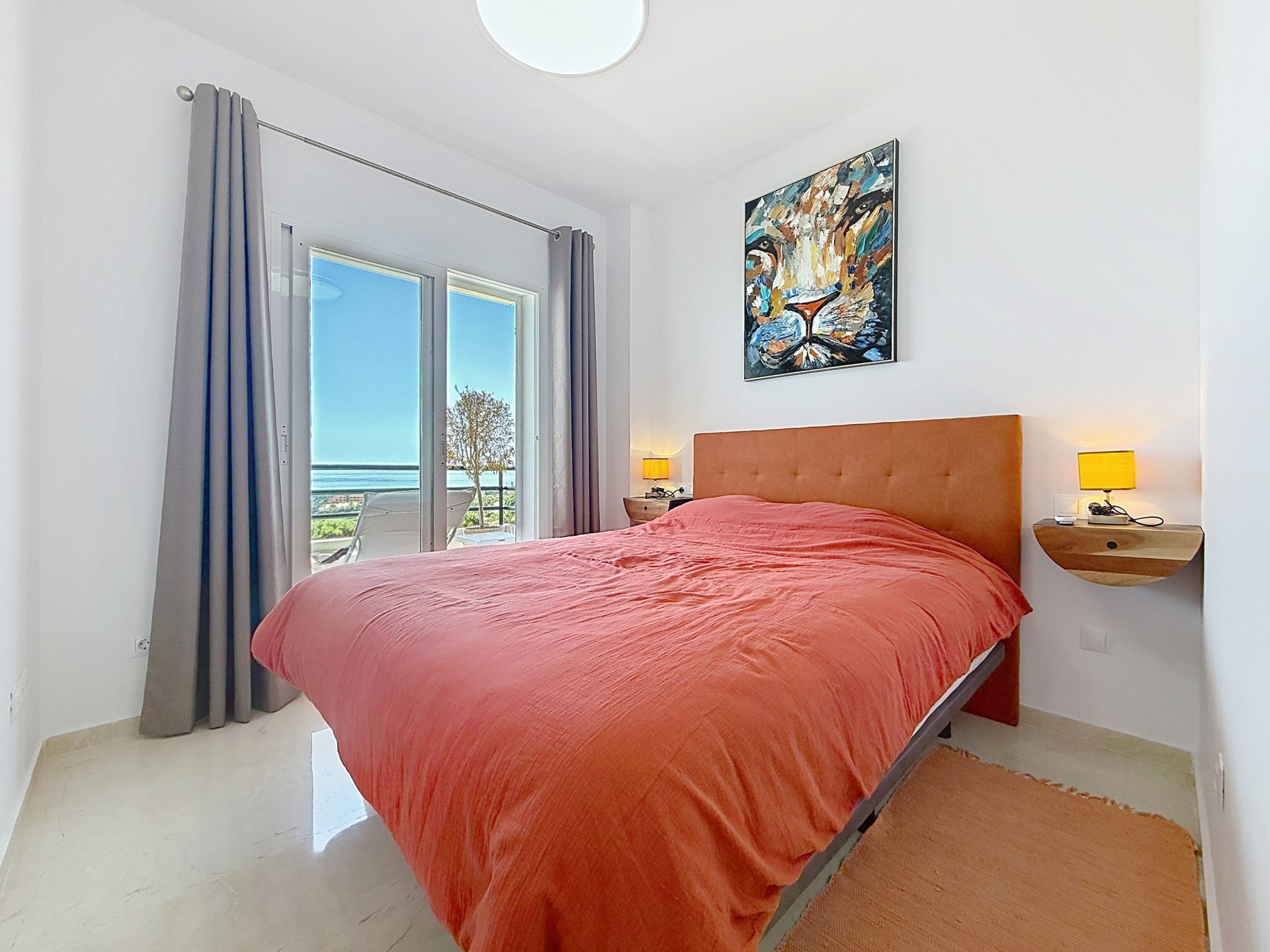 Bright Apartment with Terrace and Panoramic Sea Views · Photo 16