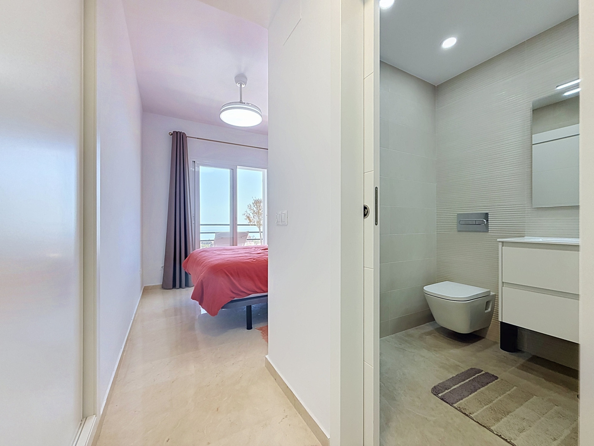 Bright Apartment with Terrace and Panoramic Sea Views · Photo 18