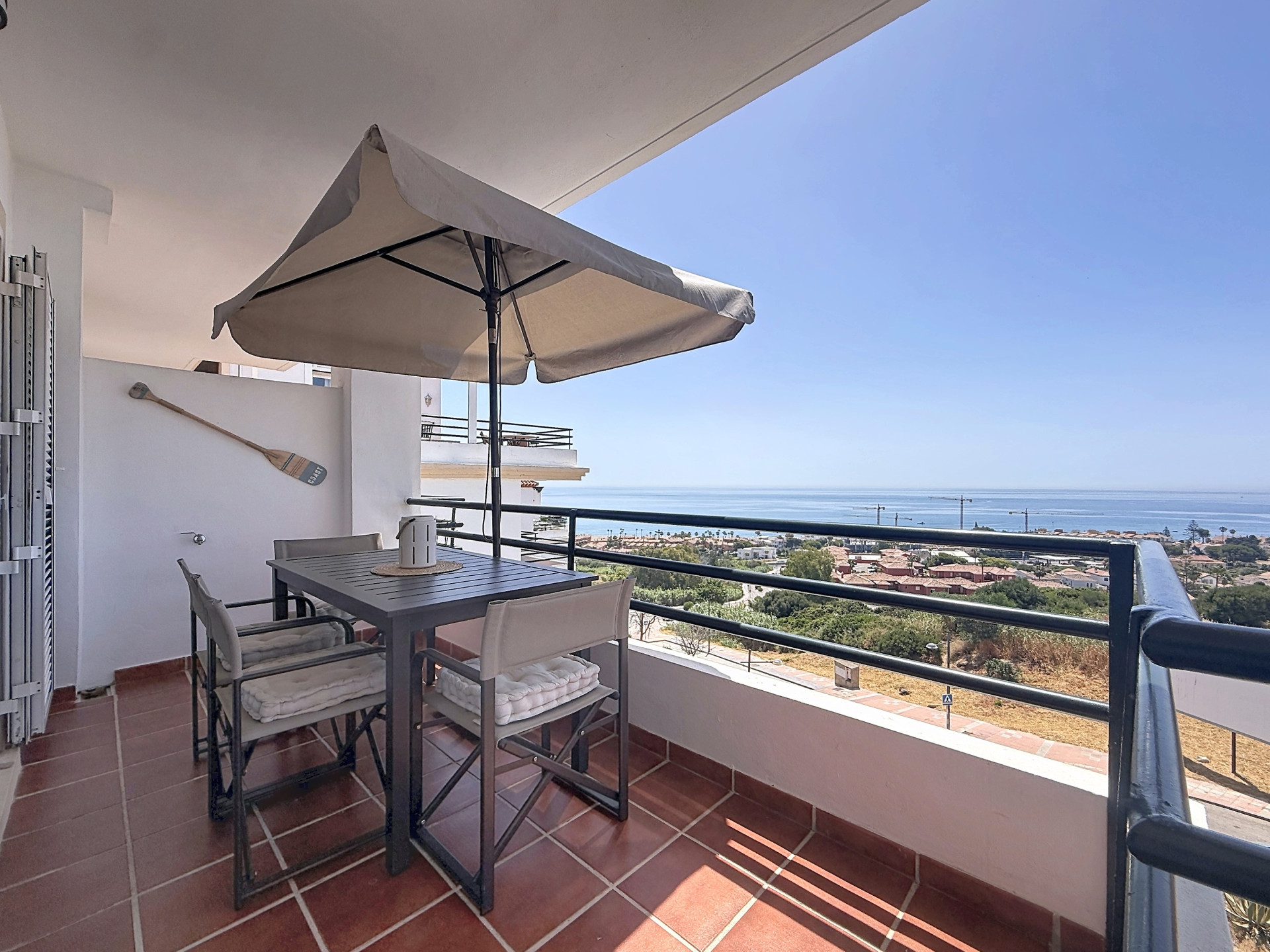 Bright Apartment with Terrace and Panoramic Sea Views · Photo 8