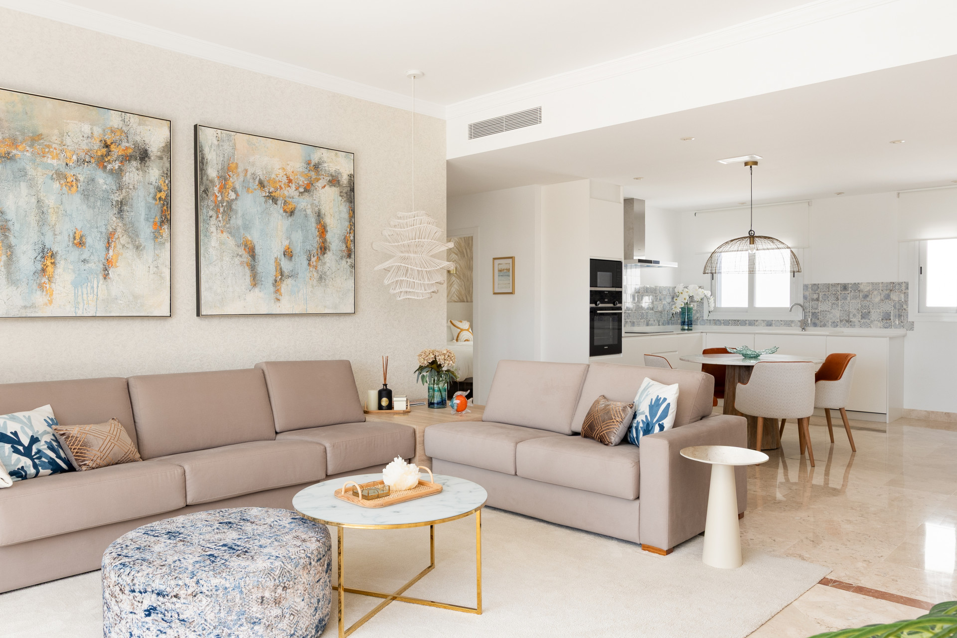 Stunning 2-bedroom penthouse in Paraiso Pueblo, Benahavís, offering panoramic sea views, a 100m² rooftop solarium, luxury resort-style amenities · Photo 28