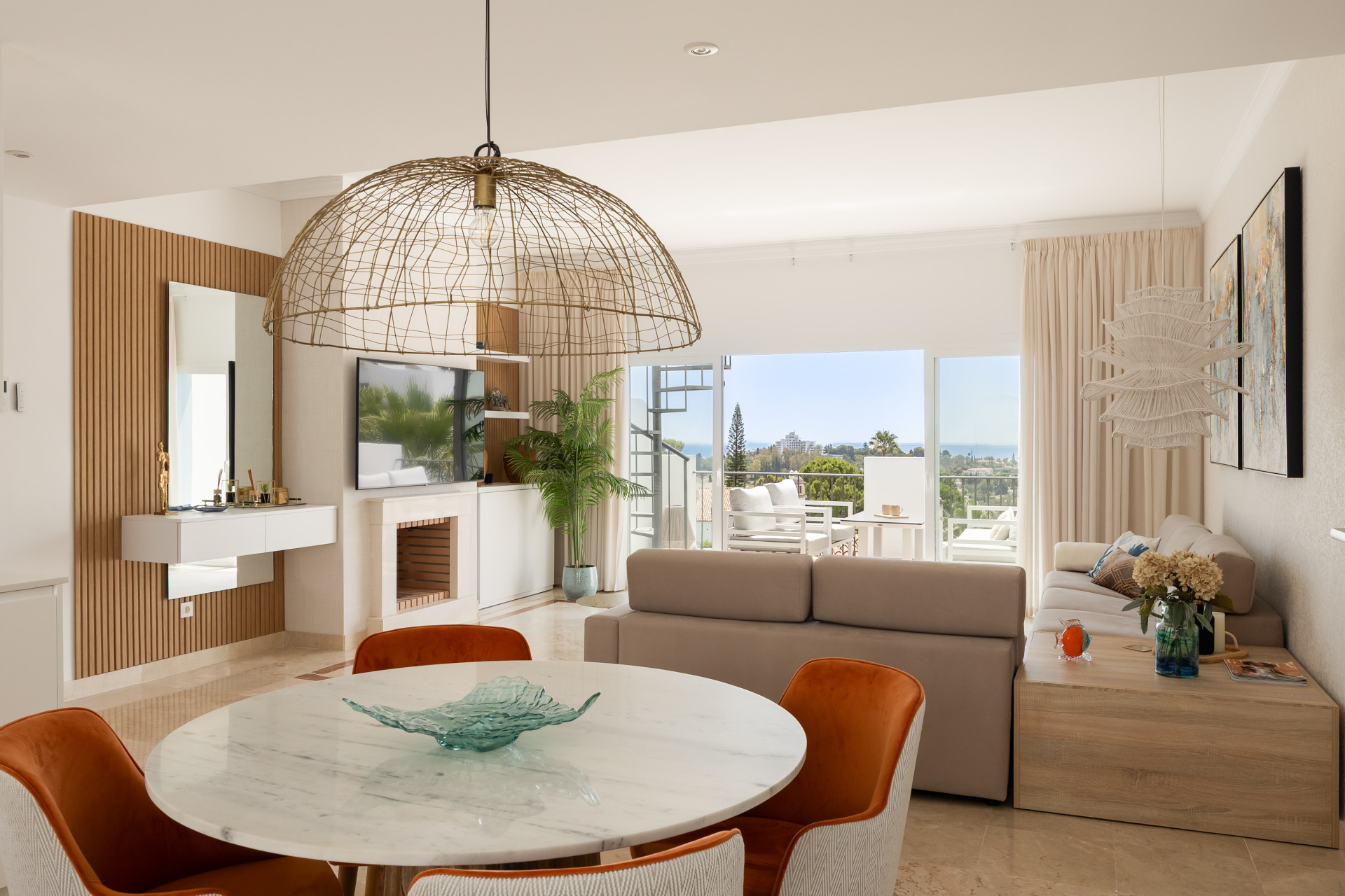 Stunning 2-bedroom penthouse in Paraiso Pueblo, Benahavís, offering panoramic sea views, a 100m² rooftop solarium, luxury resort-style amenities · Photo 26