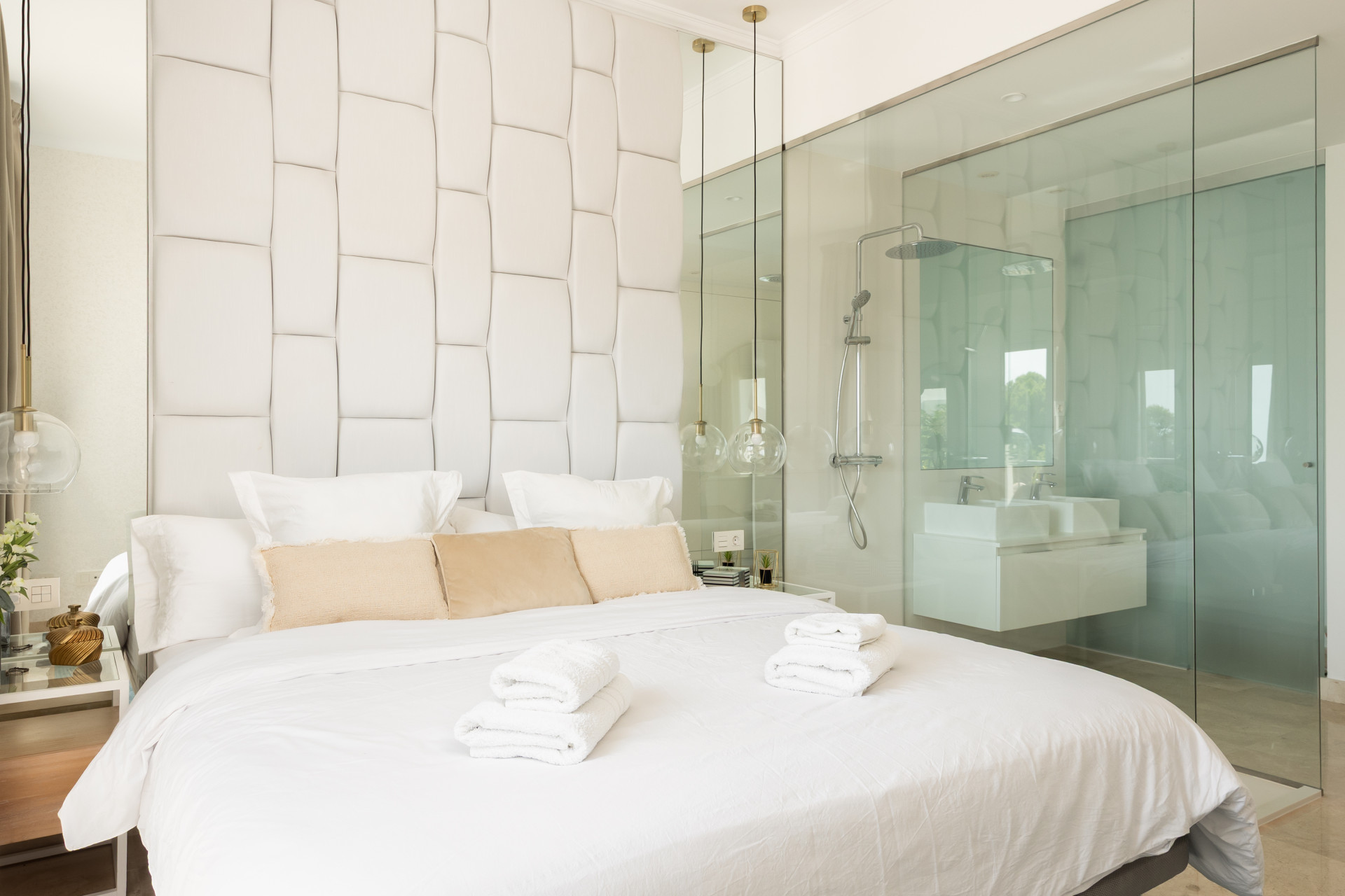 Stunning 2-bedroom penthouse in Paraiso Pueblo, Benahavís, offering panoramic sea views, a 100m² rooftop solarium, luxury resort-style amenities · Photo 13