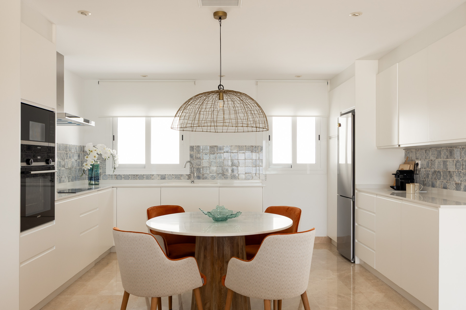 Stunning 2-bedroom penthouse in Paraiso Pueblo, Benahavís, offering panoramic sea views, a 100m² rooftop solarium, luxury resort-style amenities · Photo 23