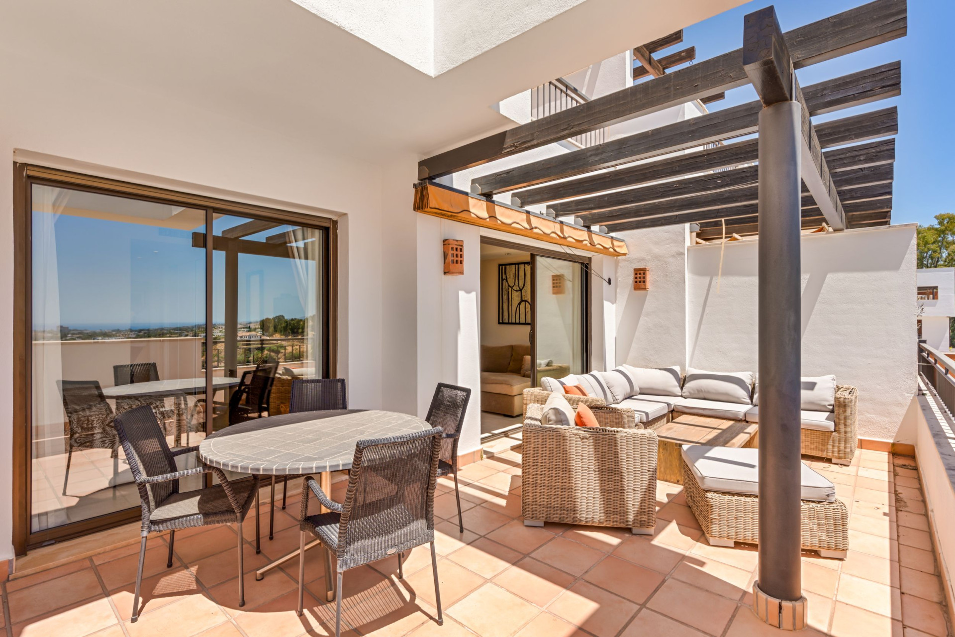 South-facing duplex penthouse in La Quinta Suites with panoramic sea and mountain views · Photo 8