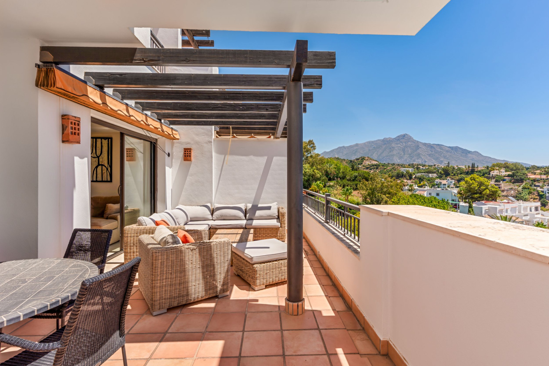 South-facing duplex penthouse in La Quinta Suites with panoramic sea and mountain views · Photo 10