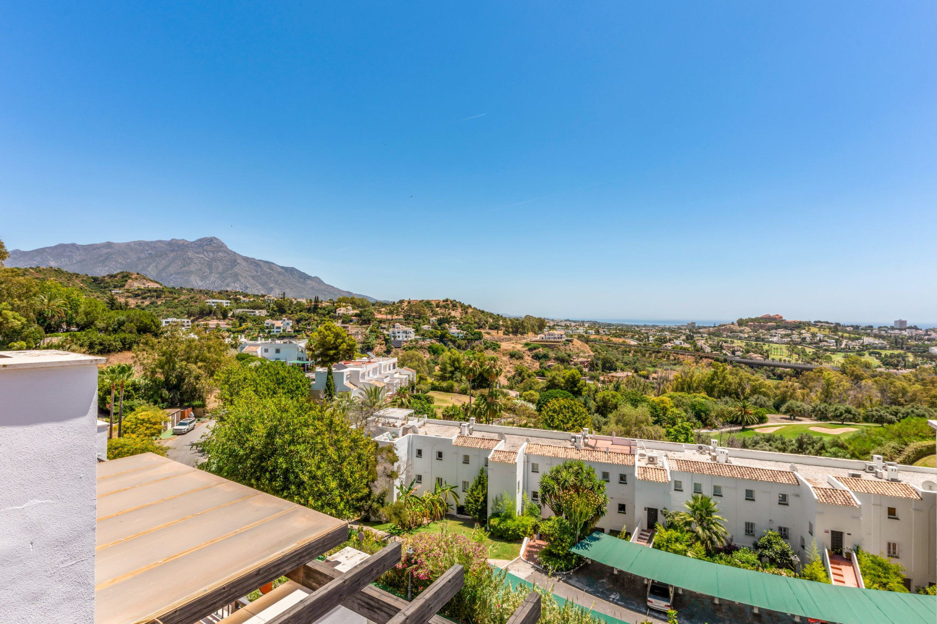 South-facing duplex penthouse in La Quinta Suites with panoramic sea and mountain views · Photo 23