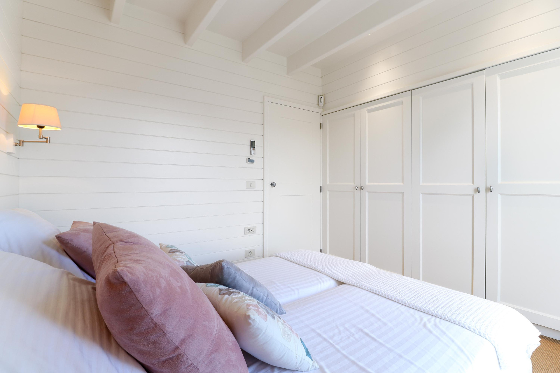 Elegantní jednopodlažní vila s výhledem na moře a hory v La Alquería, Benahavís · Fotografie 7