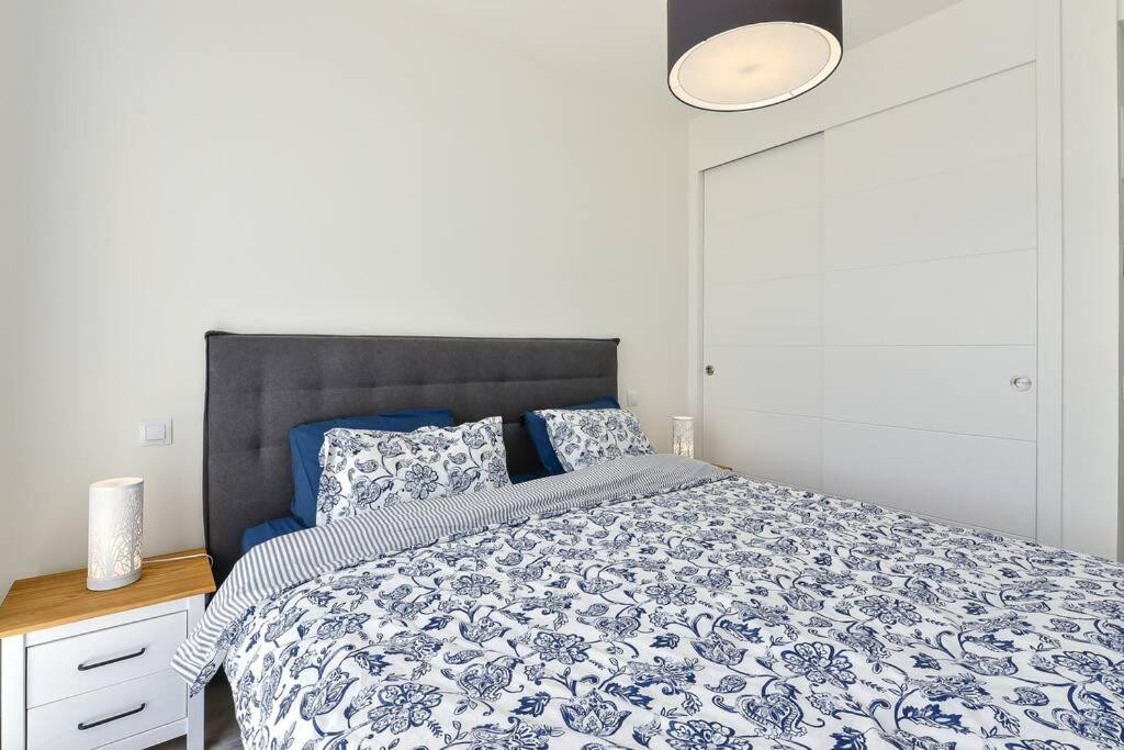 Semi-Detached Villa with Panoramic Sea and Gibraltar Views on the Costa del Sol · Photo 49