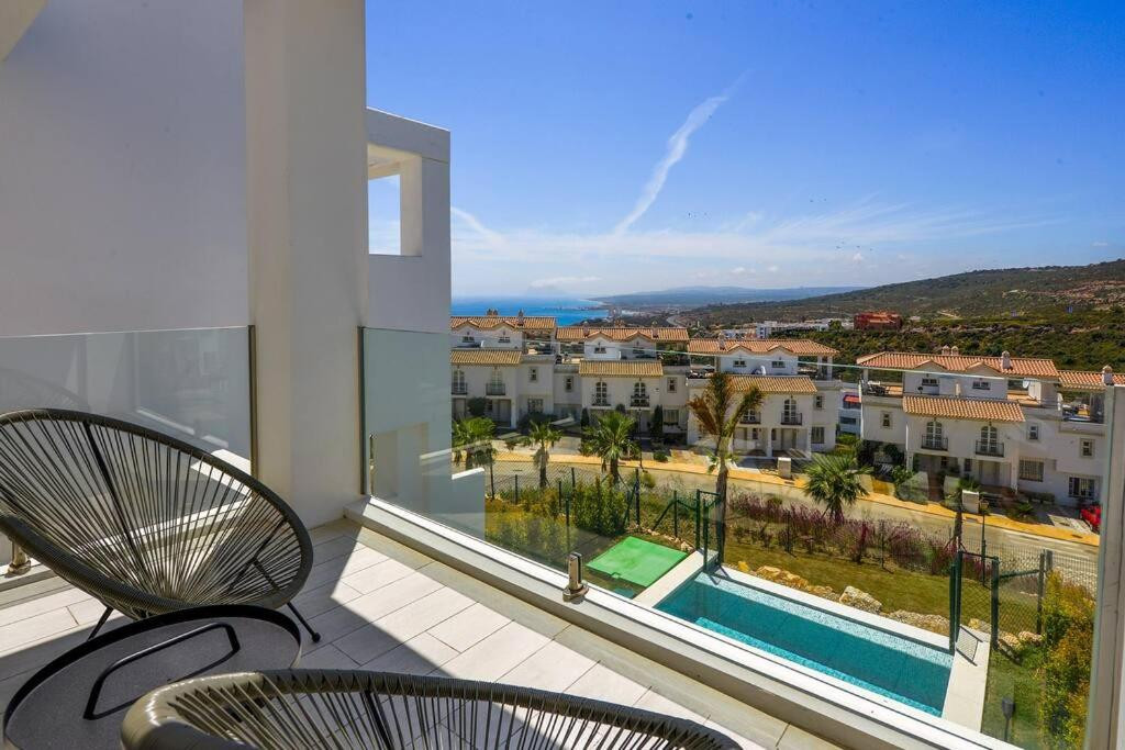 Semi-Detached Villa with Panoramic Sea and Gibraltar Views on the Costa del Sol · Photo 27