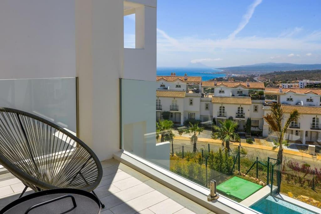 Semi-Detached Villa with Panoramic Sea and Gibraltar Views on the Costa del Sol · Photo 28