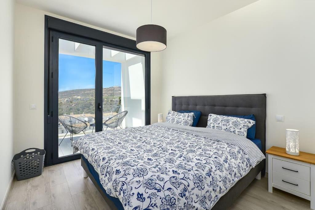 Semi-Detached Villa with Panoramic Sea and Gibraltar Views on the Costa del Sol · Photo 25