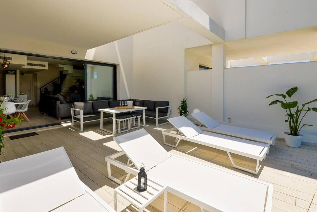 Semi-Detached Villa with Panoramic Sea and Gibraltar Views on the Costa del Sol · Photo 45