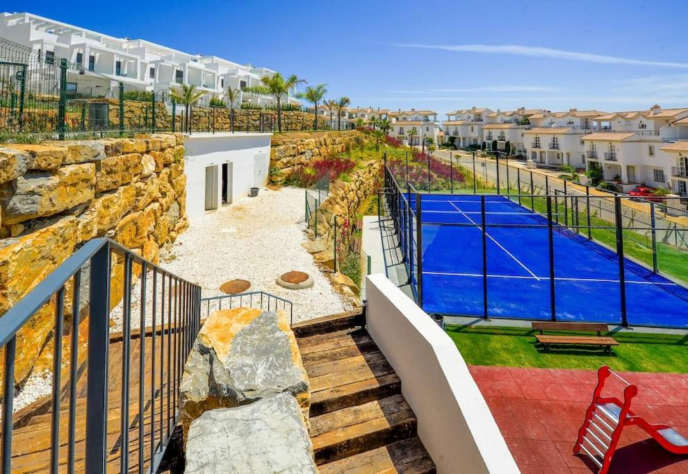 Semi-Detached Villa with Panoramic Sea and Gibraltar Views on the Costa del Sol · Photo 36