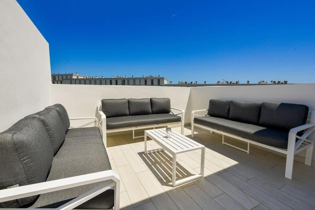 Semi-Detached Villa with Panoramic Sea and Gibraltar Views on the Costa del Sol · Photo 29
