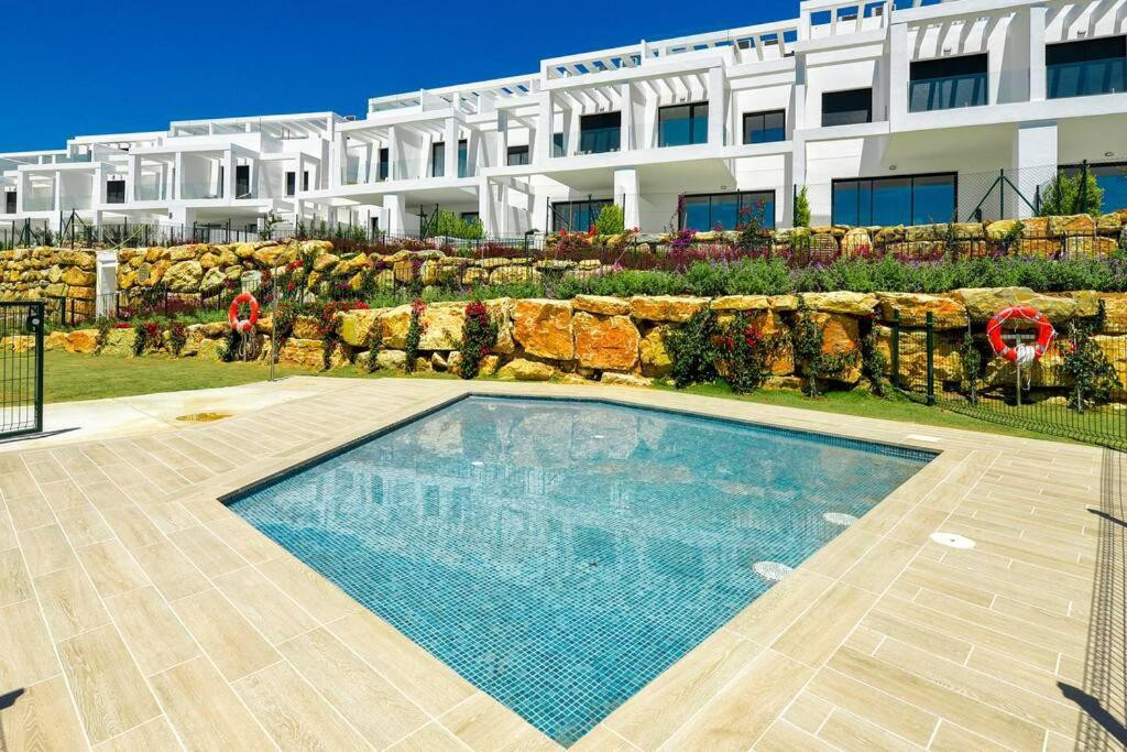 Semi-Detached Villa with Panoramic Sea and Gibraltar Views on the Costa del Sol · Photo 34