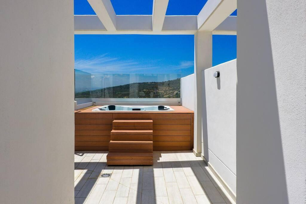 Semi-Detached Villa with Panoramic Sea and Gibraltar Views on the Costa del Sol · Photo 20