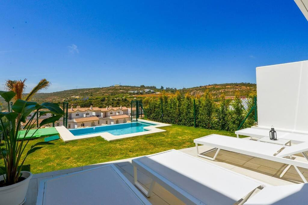 Semi-Detached Villa with Panoramic Sea and Gibraltar Views on the Costa del Sol · Photo 44