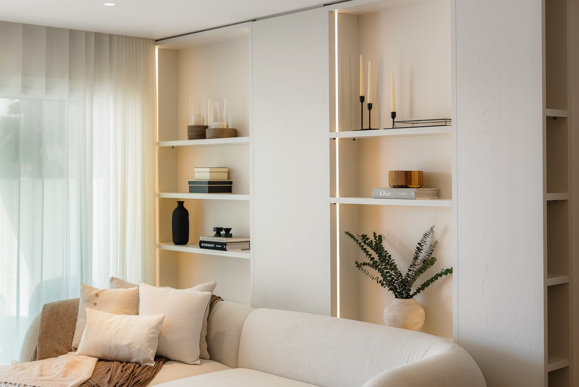 Exceptional Fully Refurbished 3-Bedroom Apartment on Marbella Golden Mile with Panoramic Sea Views · Photo 32