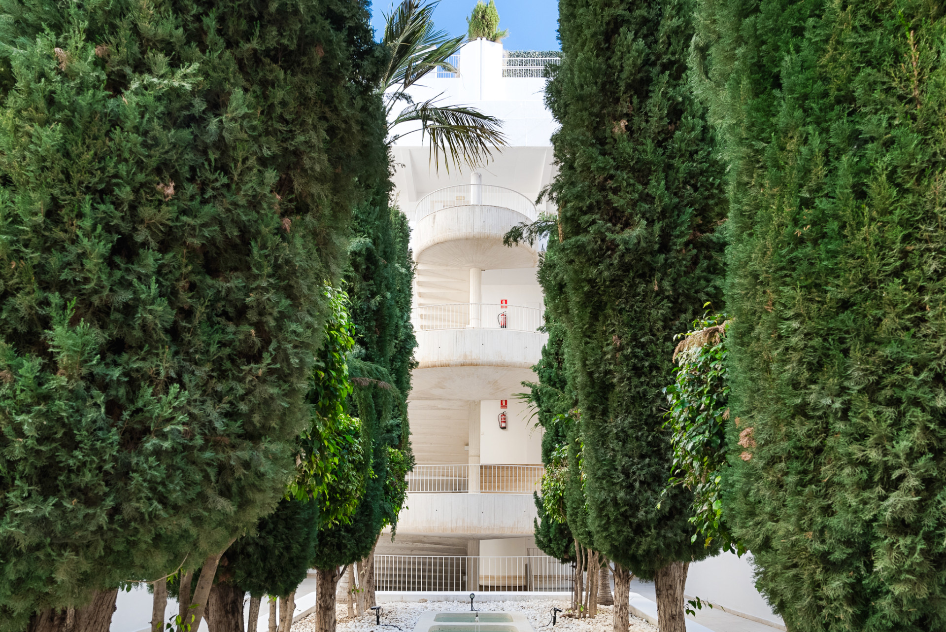 Exceptional Fully Refurbished 3-Bedroom Apartment on Marbella Golden Mile with Panoramic Sea Views · Photo 51