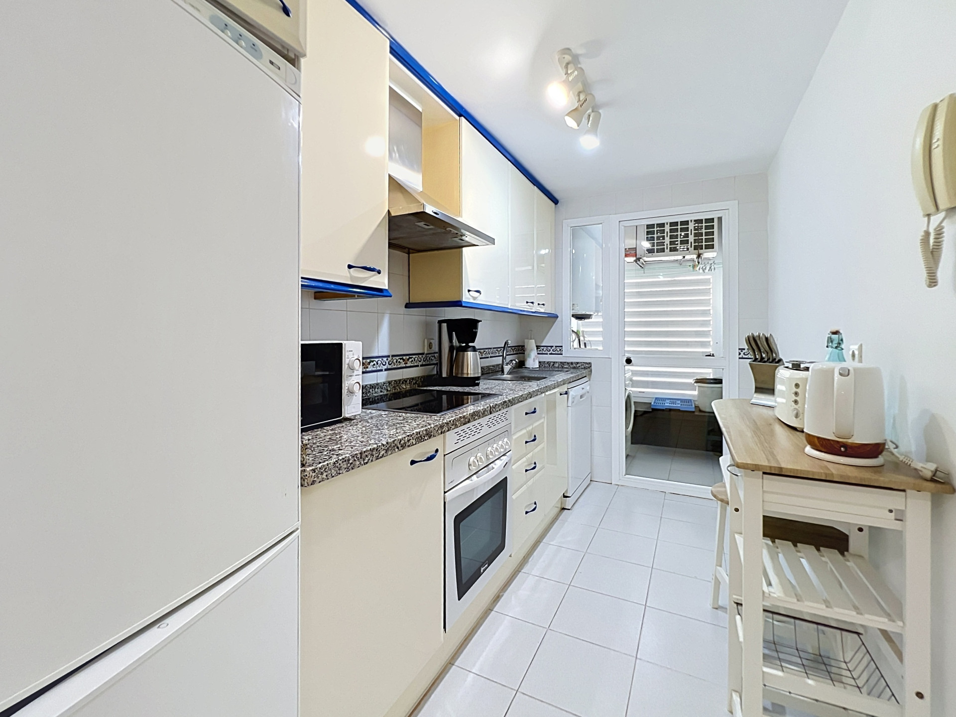 Beachfront Apartment with Tourist Licence in Puerto de la Duquesa · Photo 11