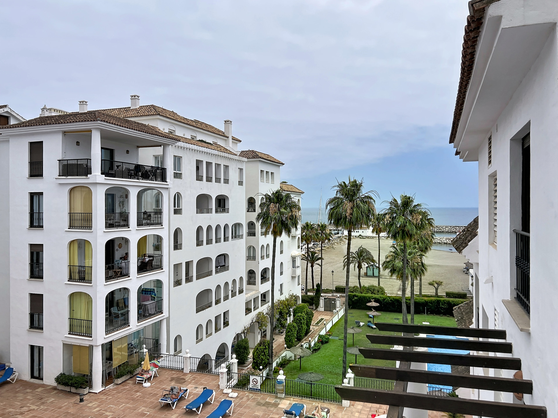 Beachfront Apartment with Tourist Licence in Puerto de la Duquesa · Photo 19