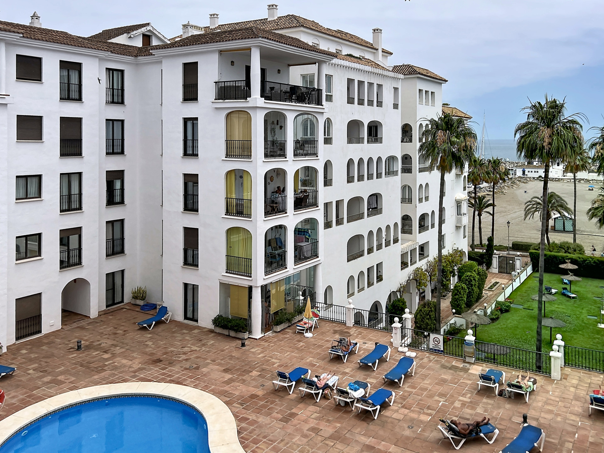 Beachfront Apartment with Tourist Licence in Puerto de la Duquesa · Photo 18