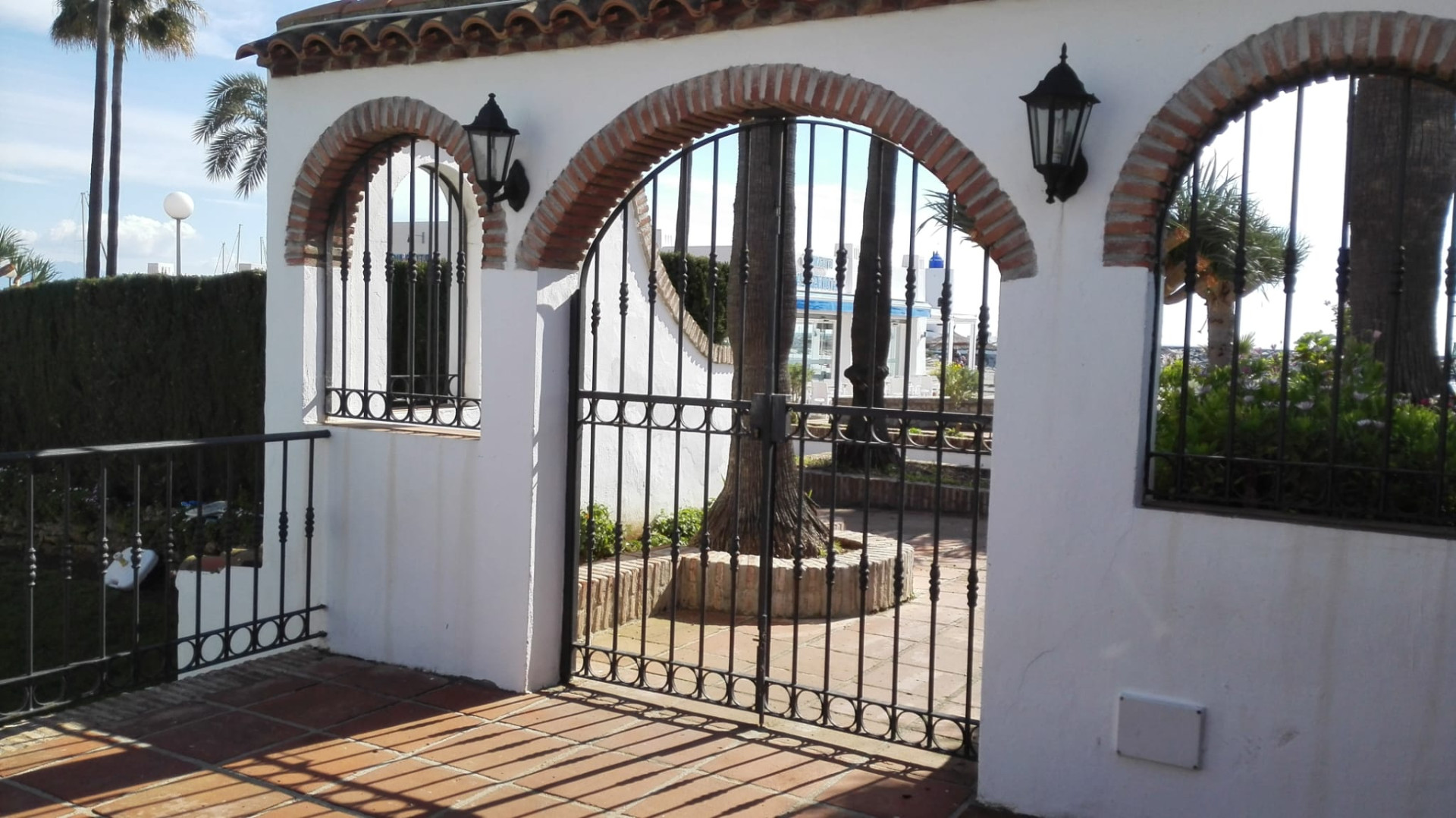 Beachfront Apartment with Tourist Licence in Puerto de la Duquesa · Photo 20