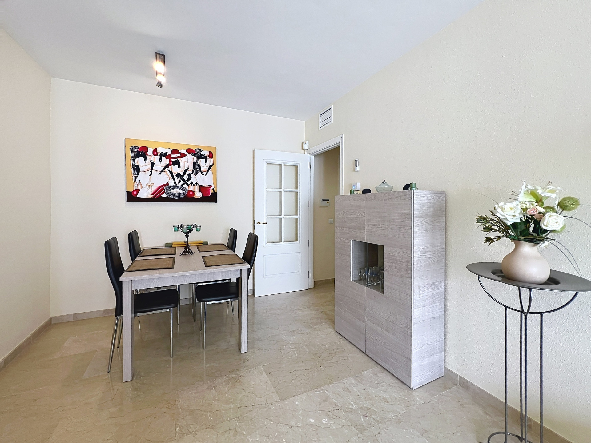 Beachfront Apartment with Tourist Licence in Puerto de la Duquesa · Photo 9