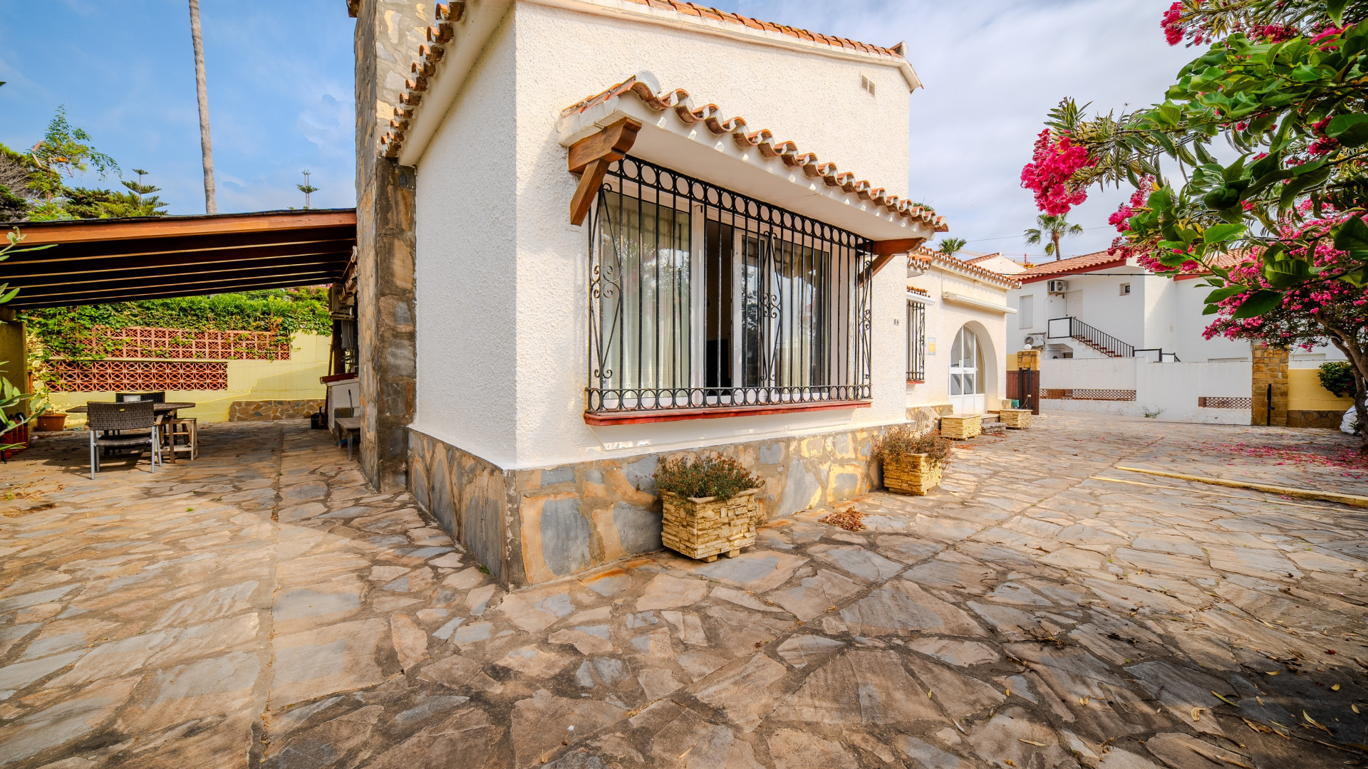 Beachfront house in Jardin Tropical, Manilva, just 100 metres from the sea!!! · Photo 22