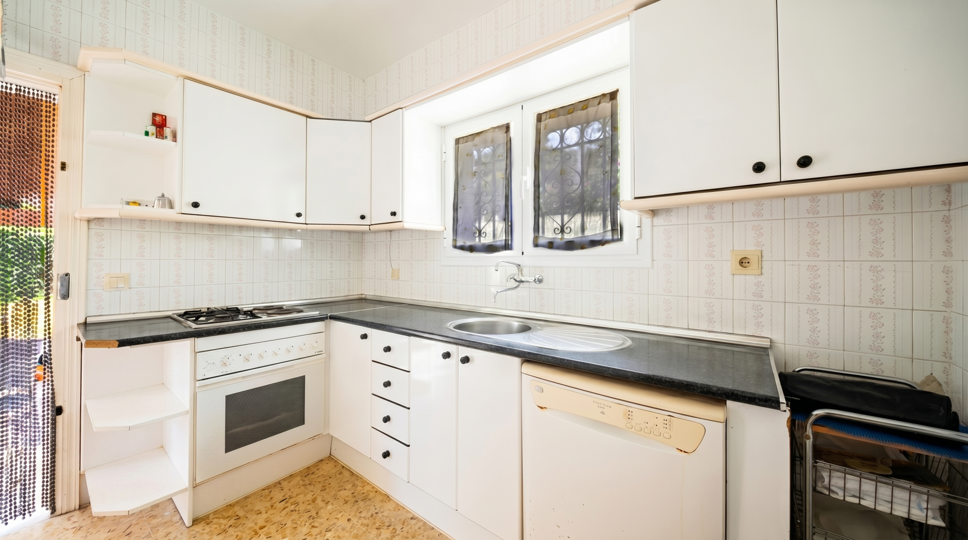 Beachfront house in Jardin Tropical, Manilva, just 100 metres from the sea!!! · Photo 20