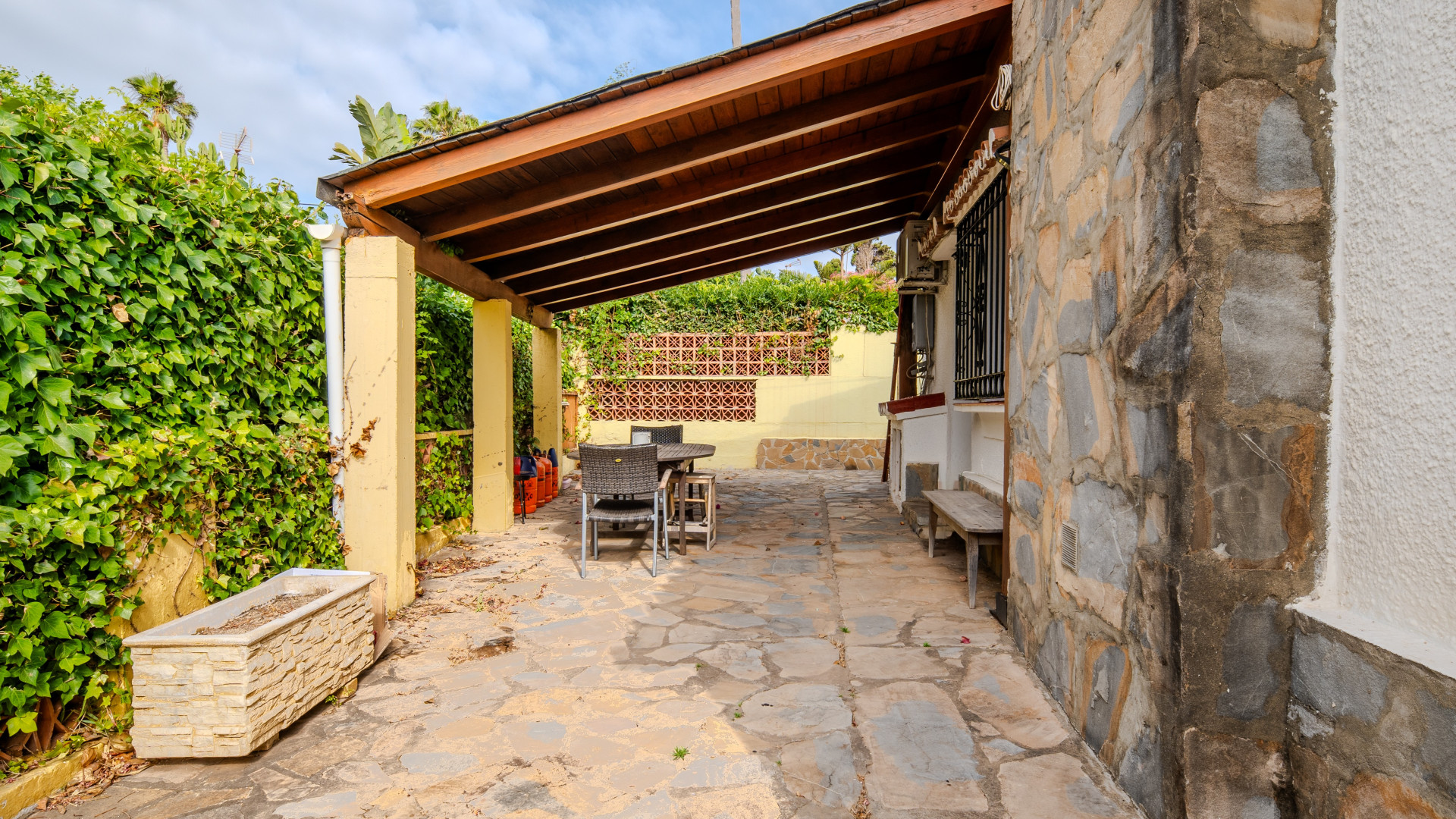 Beachfront house in Jardin Tropical, Manilva, just 100 metres from the sea!!! · Photo 8