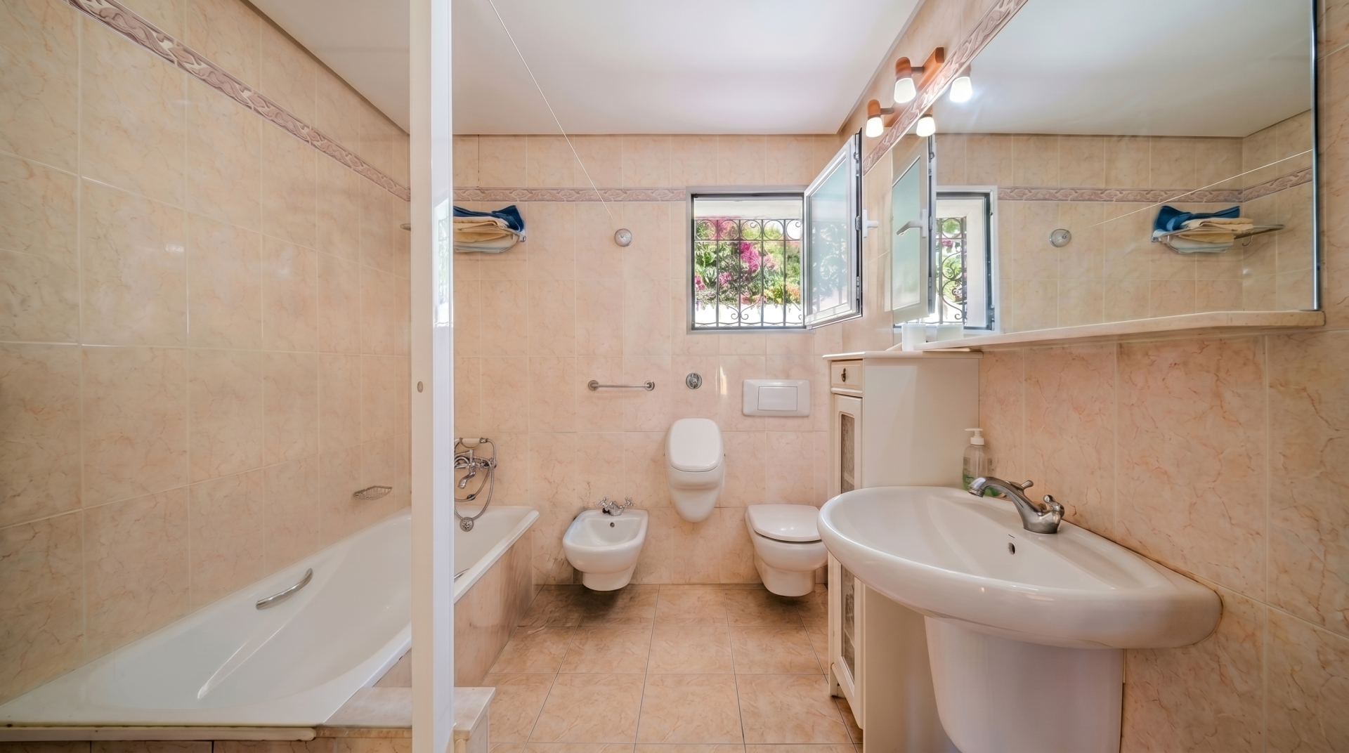 Beachfront house in Jardin Tropical, Manilva, just 100 metres from the sea!!! · Photo 13